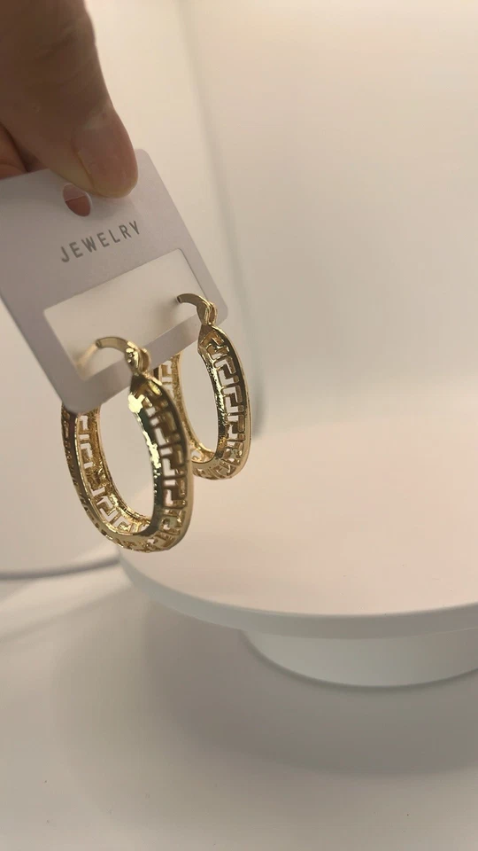 Pendientes de aro de oro amarillo chapados en oro de 18k para mujer, hermoso diseño Foto 1 de 4