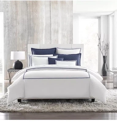 💙Полный комплект постельного белья Hudson Park Collection Bloomingdale Queen темно-синий - Изображение 1 из 4