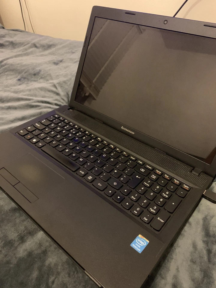 Lenovo G500 Laptop, 15" Screen, CDRW and DVD Drive, Mains Charger. - Image 1 of 4
