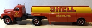 Corgi 53201 - Mack B Series Fruehauf Tanker Truck Shell - Red/Yellow 1:50 - Picture 1 of 8