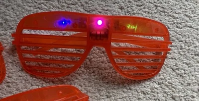 Nuevo Obturador Intermitente Gafas Iluminar Rave Ranurado Fiesta Brillo Tonos Divertido Naranja Foto 1 de 3