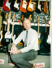 Richard Morling shops for a guitar at a Lowesto... - Vintage Photograph 4309819