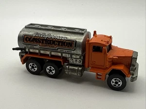 Hot Wheels Peterbilt Tanker Truck Orange California Construction 1982 Workhorses - Picture 1 of 5