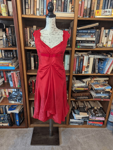 Abito rosso Celine France taglia 42 US 10 100% seta midi collo aperto con cerniera posteriore