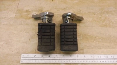 Honda VF700C Magna 700 H444-2 1984> juego de estriberas delanteras izquierda derecha par Foto 1 de 4