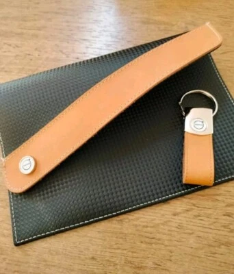 Portalibretto  e Portachiave Volvo - Immagine 1 di 4