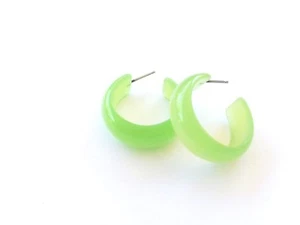 Pendientes de aro pequeños simples vintage verde lima Moonglow  - Imagen 1 de 6
