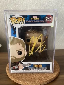 Funko Pop Marvel Thor signed by Chris Hemsworth + Hardstack - Bild 1 von 7