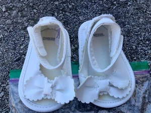 Gymboree Infant Girl Sandals New Sz 1 White w/Bow strap - Picture 1 of 4