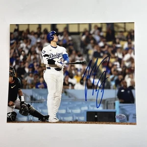 Shohei Ohtani Signed 8x10 Photo Los Angeles Dodgers Autographed COA Hologram - Picture 1 of 5