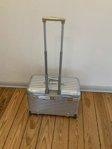Rimowa 2 Rollen Handgepäck Pilotenkoffer Plattenkoffer Cabin Alu - Bild 1 von 8
