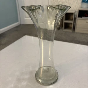 Vaso vintage in vetro trasparente scanalato fatto a mano - Foto 1 di 4