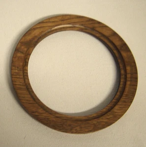 Vtg 9" Diameter Oak Wood Collector's Plate Frame Holds 7" Plate - Picture 1 of 3