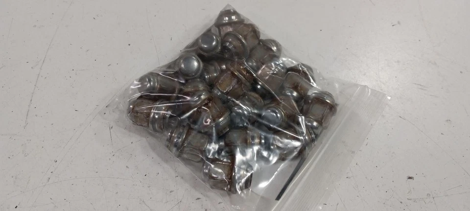 Juego de tuercas Kia Forte 2010  Foto 1 de 4