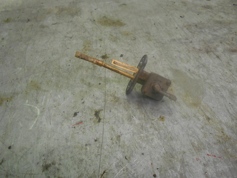 Kawasaki kh 125 k grifo de combustible Foto 1 de 1