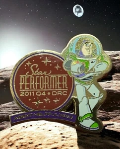 WDW/Disney Reservations Center) - Cast Member - 2011 Q4 Star Performer Pin - Picture 1 of 3