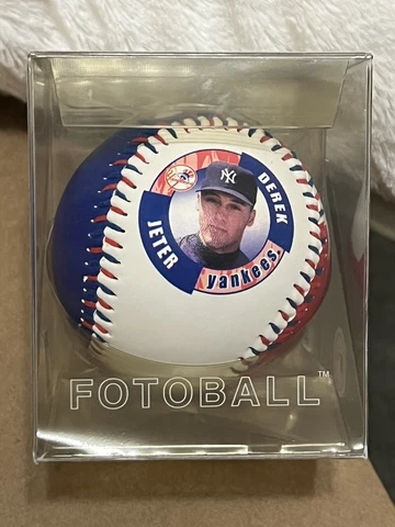 DEREK JETER 1998 NY NEW YORK YANKEES LOGO FOTOBALL RARE PHOTO BASEBALL ⚾️ BALL Cover
