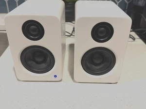 Kanto YU2 PC Gaming Desktop Speakers Built-in USB DAC -Pair White - Picture 1 of 5