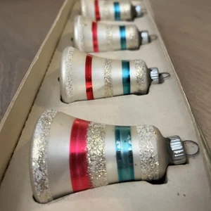 Brite brillante (4) adornos de árbol de Navidad de vidrio en forma de campana - Imagen 1 de 19