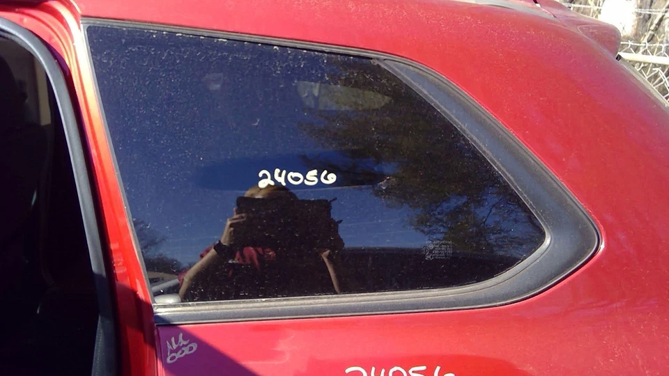 Cuarto de vidrio izquierdo lado del conductor cromado Mitsubishi Outlander 14-21 OEM 6121A909 Foto 1 de 1