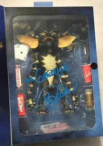 Figura Mark Dodson firmata e scritta "The Gremlins" NECA Ultimate Gremlin - Foto 1 di 9