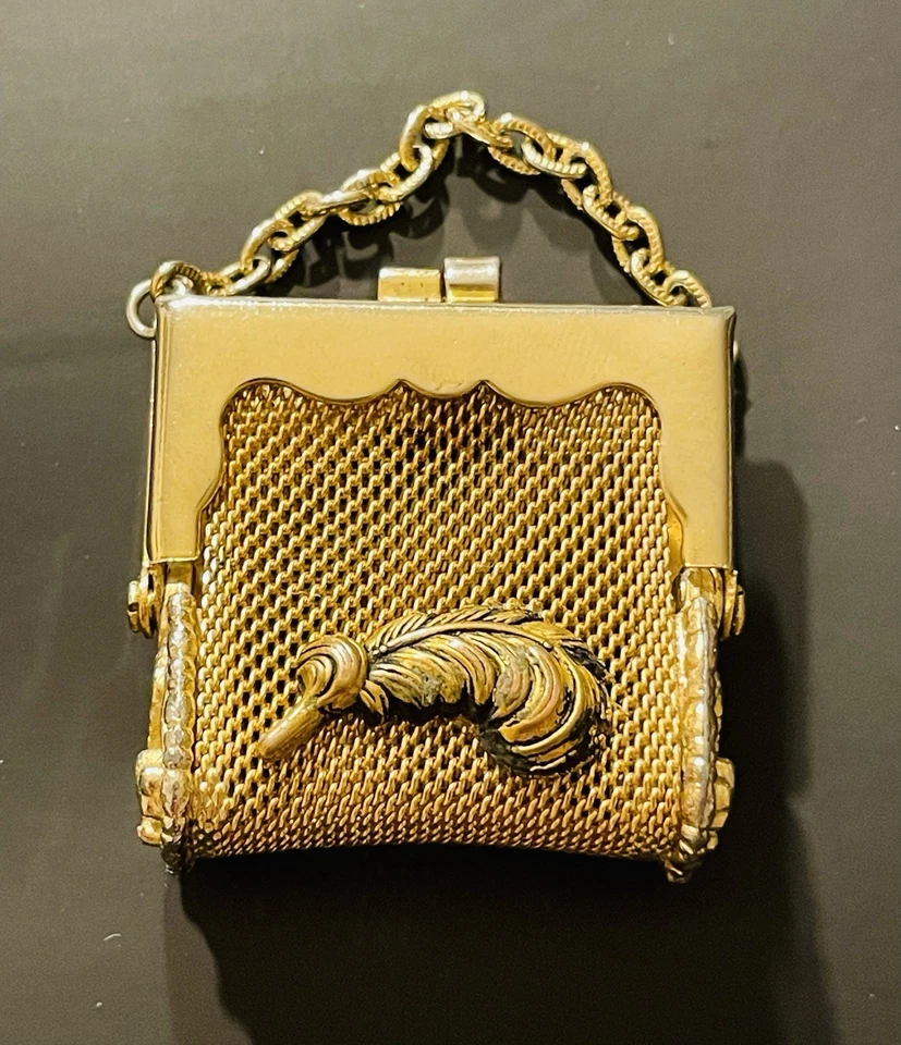Cartera Cambiadora Malla Tono Dorado Vintage, Cartera Miniatura con Diseño de Plumas Foto 1 de 4