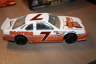  Acción Alan Kulwicki Hooters #7 Ford Thunderbird 1/24 HO Foto 1 de 3