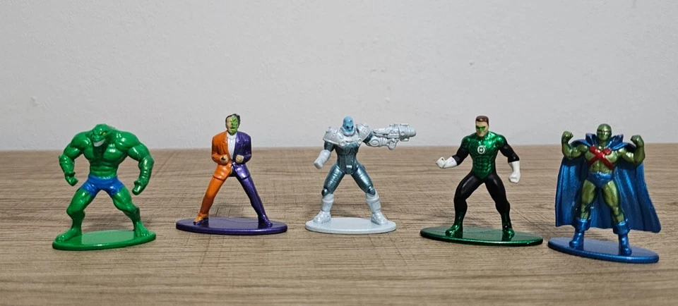 Lote de 5 DC Comics Nano Metalfigs Linterna Verde, Mr.Freeze, Killer Croc, Dos Caras Foto 1 de 4
