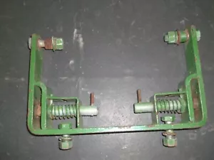 JOHN DEERE AM30837 SUPPORT - Picture 1 of 8