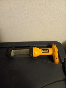 Dewalt Battery Powered Light No Bulb Or Battery - Picture 1 of 1