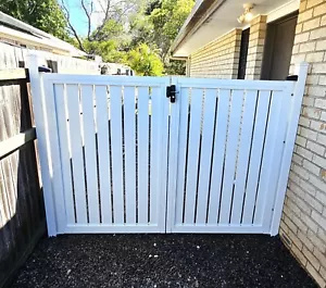 Side gates for Home or Townhouse or Villa Flat Packs - Vertical - White Slat - Picture 1 of 14