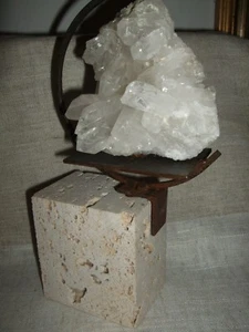 DRUSA MINERALE QUARZO IALINO CRISTALLO DI ROCCA SCULTURA TRAVERTINO FERRO G.1790 - Bild 1 von 8