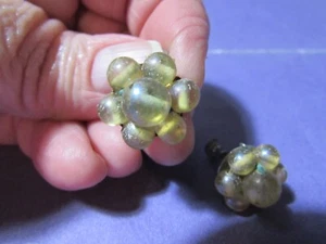 VINTAGE 1/2" tan/cream marble-bead screw back clip on earrings - Picture 1 of 4