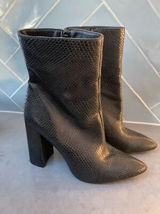 BooHoo Womens Sz 7 38 Black Faux Leather Ankle Boots Snake Skin Pattern - Picture 1 of 9