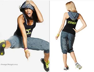ZUMBA Cargo CaprI Hose + Kapuzenhaube V BH + Feel the Music Racerback Tank 3-teiliges Set - Bild 1 von 12