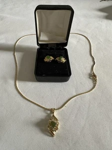 Bellissima collana con pietre preziose Elbaite verdi placcate oro con orecchini abbinati 18" - Foto 1 di 6