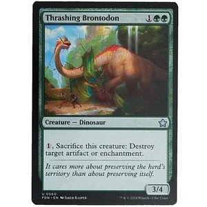 x1 Thrashing Brontodon FDN MTG M/NM Uncommon Creature Dinosaur Foundations TCG - Bild 1 von 3