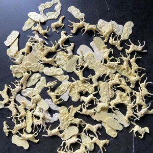 Bundle of Horses 1:72 Revell ? Airfix ? Unpainted Toys Soldiers - Picture 1 of 5