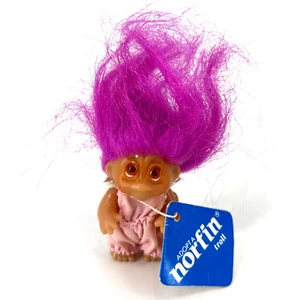 Vintage Norfin DAM TROLL rosa Outfit mit lila Haaren und bernsteinfarbenen Augen & Etikett - Bild 1 von 9