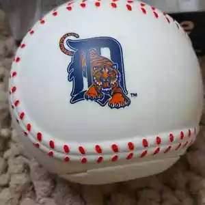 New Hasbro Detroit Tigers Baseball Travel Yahtzee Collectors Edition Dice Game - Picture 1 of 8