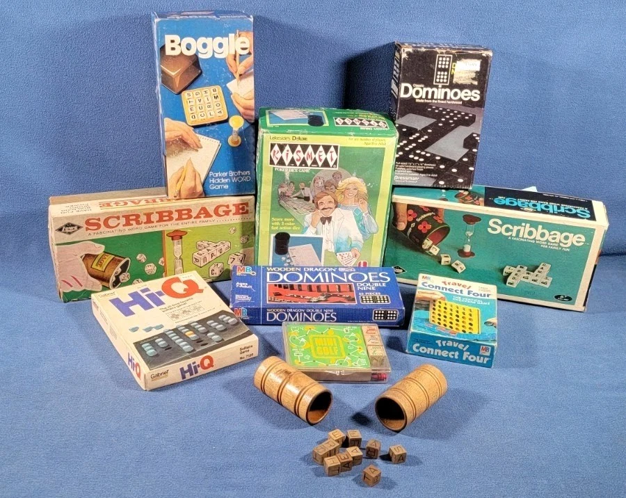 Lote de juegos de mesa vintage Dominos Scribbage Kismet BOGGLE Connect 4 Hi-Q Mini GOLF Foto 1 de 4