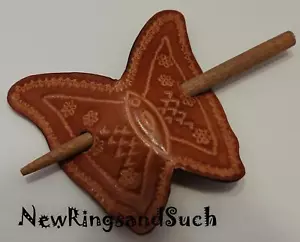 Clip de pelo retro boho de cuero mariposa con palo hecho en India - Imagen 1 de 6