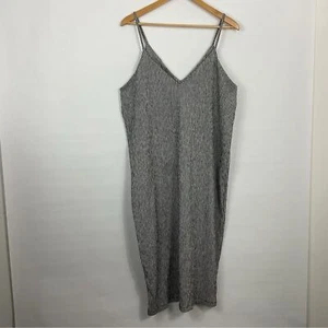 Vestido midi texturizado con cuello en V de guinga de Zara para mujer talla grande - Imagen 1 de 7
