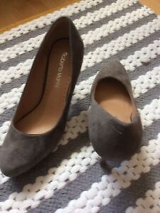 Grey Suede Stilleto Shoes 4