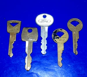 Lot of Five Vintage Ford Automobile Keys - Picture 1 of 2