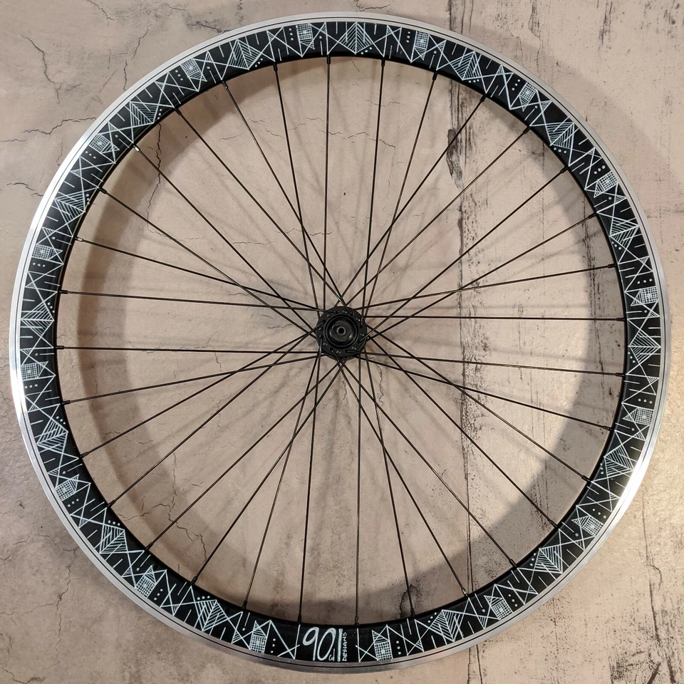 手绘 700c 前轮适用于 Fixie、轨道、单速和公路自行车 — 第 1/4 张图片