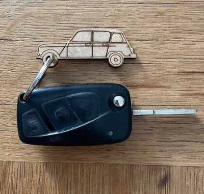 Porte clé Renault 4L - Lot 362 pièces - en bois par découpe laser  - Photo 1/4