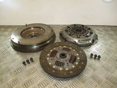 Ford Transit Courier 2016 1,6 TDCi T3CB. Volante y embrague 30220462/CV2Q6375AA Foto 1 de 4