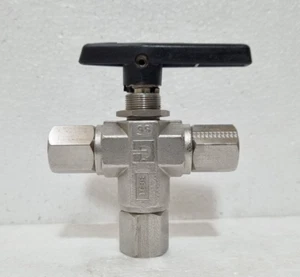 PARKER 8F-B8XJ2-SSP THREE WAY B-SERIES BALL VAVLE, 1/2" FNPT #2 - Picture 1 of 7