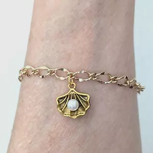 Charm Bracelet Scallop Shell Faux Pearl Dainty Summer Beach Nature Jewelry 7" - Picture 1 of 6
